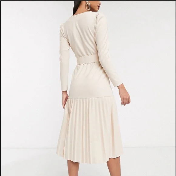 Beautiful midi pleaded cream dress - Picture 5 of 6